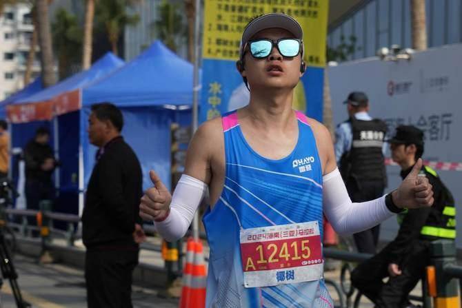 马拉松：为奔跑“声”援助选手“破三”j9国际站雷登i11运动耳机赋能三亚(图6)
