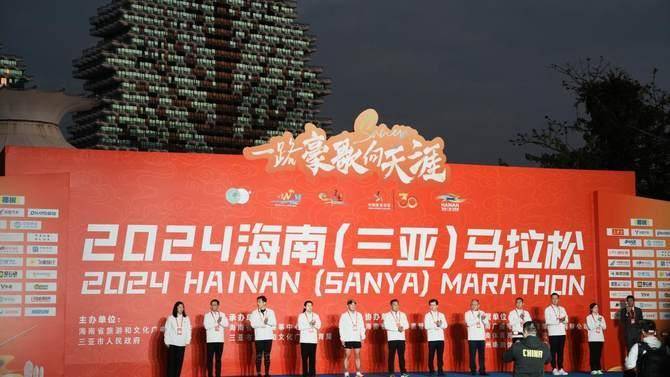 马拉松：为奔跑“声”援助选手“破三”j9国际站雷登i11运动耳机赋能三亚(图12)